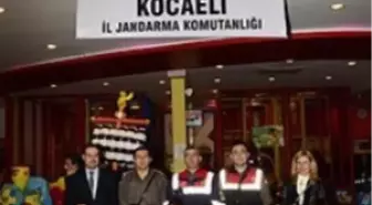 Kocaeli'nde Jandarmadan Çocuklara Sinema Etkinliği