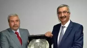 Niğdeli Vergi Rekortmenlerine Plaket Verildi