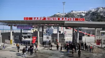 Sarp Sınır Kapısı'ndan Geçiş Yapan Yolcu Sayısında Rekor Artış