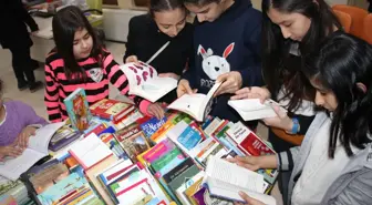 Yepyeni Kitaplar Bilgi Evleri'ndeki Raflarında Okuyucularını Bekliyor