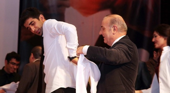 Gaün'de Beyaz Önlük Giyme Töreni
