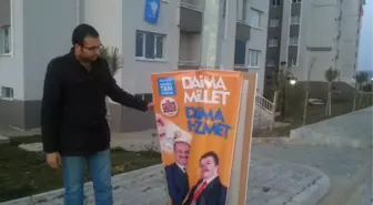 Kula'da Seçim Afişlerine Saldırı