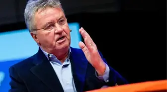 Hiddink Hollanda'da Dümene Geçiyor