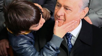 Devlet Bahçeli'ye Moral Öpücüğü