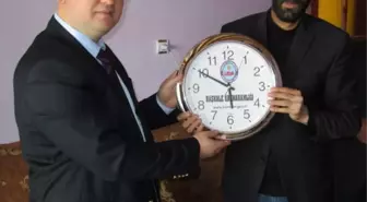 Başkale Kaymakamlığından Muhtaç Ailelere Yardım