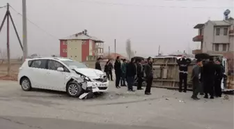 Öğrenci Servisi Otomobille Çarpıştı: 13 Yaralı