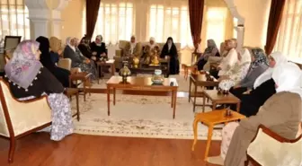 Siirt Valisi'nin Eşi Arzu Aydın, Şehit Eşlerini Valilik Konağı'nda Ağırladı