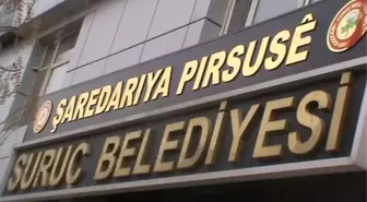 Suruç Belediyesi'ne Kürtçe Tabela Asıldı