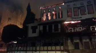 Tarihi Ev Yandı