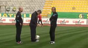 A2 Milli Futbol Takımı İlk Antrenmanını Yaptı