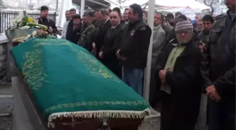 Urla'da Şofbenden Zehirlenen Kız Toprağa Verildi