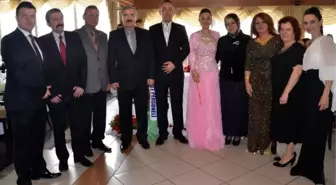 Vali Erol Ayyıldız ve Bayan Ayyıldız Manevi Kızlarını Nişanladı