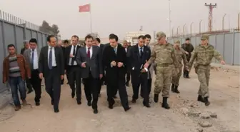 Vali Küçük Suriye Sınırında İncelemelerde Bulundu