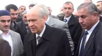 Bahçeli, Mehmet Dölkan'ın kabrini ziyaret etti -