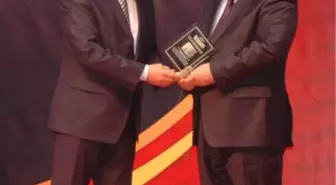 Haşim Şahin'e Üstün Hizmet ve Başarı Ödülü