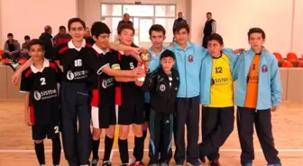 Mahmut Esat Ortaokulu Futsal Takımı Üçüncülükle Döndü