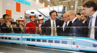 Bakan Elvan, Eurasia Rail 4'te Siemens Standını Ziyaret Etti