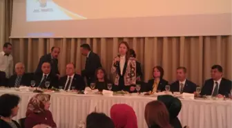 Derya Bakbak, 8 Mart Dünya Kadınlar Gününü Kutladı