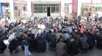 Cumartesi Anneleri ve Kayıp Yakınlarından Oturma Eylemi