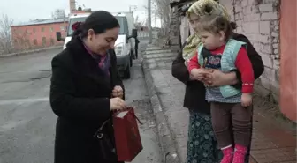 Erzurum'da Yılın Annesine Beyaz Eşya Verildi