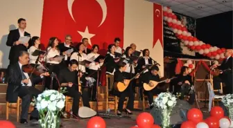 Hayrabolu Belediyesi Türk Halk Müziği Korosu Konser Verdi