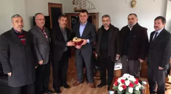 İhh Heyetinden Başkan Yavuz'a Plaket