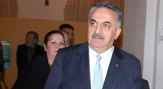 Bakan Yazıcı Kars'ta Horon Tepti