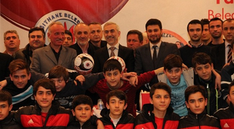 Kağıthane Belediyesi'nden Amatör Sporculara Malzeme Yardımı