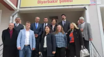 Sarı, Diyarbakır'da Pir Sultan Abdal Derneğinde