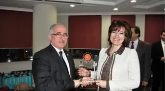 Vali Tuna İl Genel Meclis Üyelerinin Veda Yemeğine Katıldı