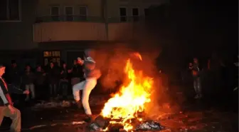 Hakkari'deki Şenlikte Nevruz Ateşi Yakıldı