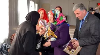 Suriyeli Kadınlara Başörtüsü Dağıtıldı