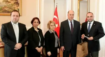 Atina'dan Evrim Kaşıkçı Geçti