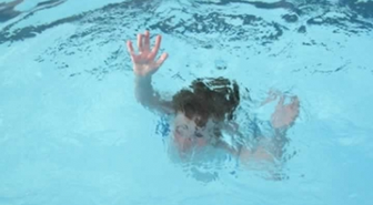 Havuza Düşen 5 Yaşındaki Çocuk Boğularak Öldü