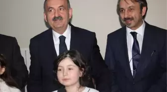 Tedavi Gören Minik Kız Bakan Dr. Müezzinoğlu'nu Duygulandırdı