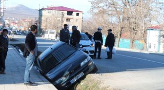Bitlis'te Ambulans Otomobille Çarpıştı: 4 Yaralı