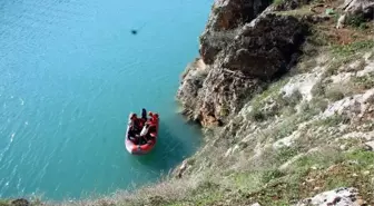 Yabani Ot Toplarken Kayalıklardan Suya Düştü