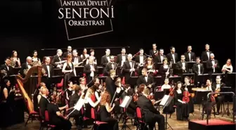 Antalya Devlet Senfoni Orkestrası Konser Verdi