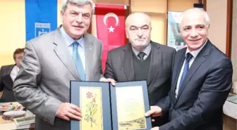 Çayırovalı Emektar Muhtarlara Plaket