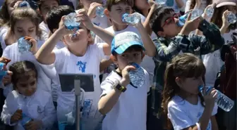 En Çok Çocukla Su İçme Rekoru Kırıldı