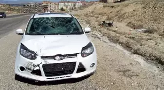 Otomobille Motosiklet Çarpıştı: 1 Ağır Yaralı
