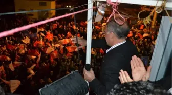 Miting Havasında Seçim Bürosu Ziyareti