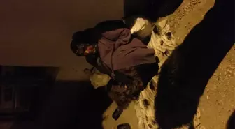 Sokakta Kalan Kadına Polis Sahip Çıktı