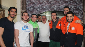Köfteci' Şero, Bilecik Belediyespor Oyuncularına 'Bir Baba Hindi' Çektirdi