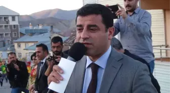 Selahattin Demirtaş Mutki'de Partililerle Buluştu