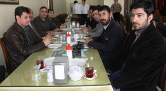 Gazeteci Çurku'dan Meslektaşlarına Kahvaltı