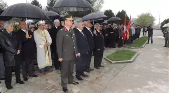 Balkan Şehitlerine Yağmur Altında Tören