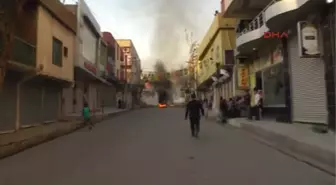 Silopi'de Otomobile Molotoflu Saldırı: 1'i Polis 3 Yaralı