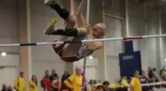 82'lik İhtiyar Delikanlı Hikmet Dede Madalyaya Uçtu