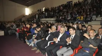 Şemdinli'de Madde Bağımlılığı Konulu Tiyatro Yapıldı